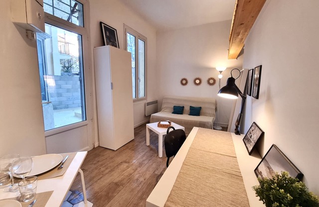 Mezzanine studio in inner courtyard