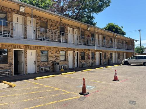 Mi Amor Inn & Suites by Hotel O Dallas Tx Hwy 352