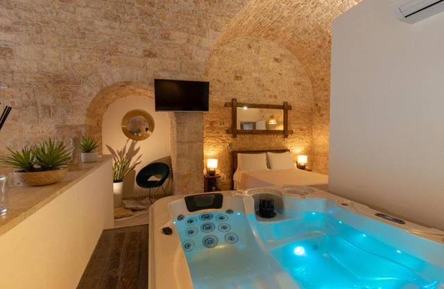 Mi Casa Luxury Suite - Room with Hydromassage Pool