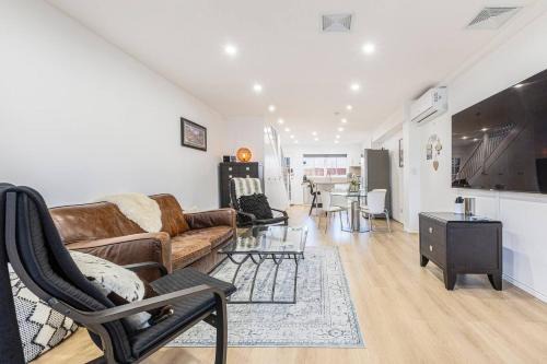 Mia's Place - Victorian Terrace with Modern Comfort