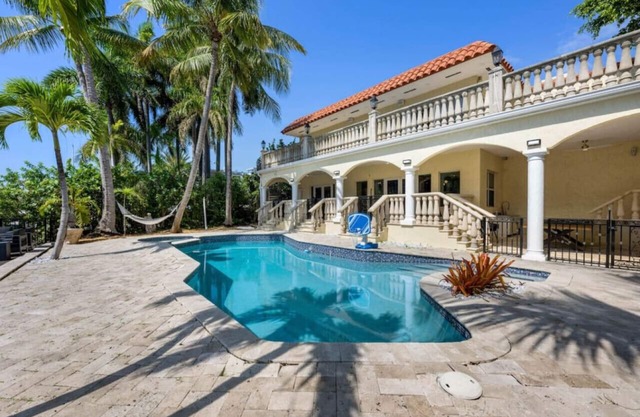 NEW 8BR Waterfront Miami Mansion Mins to South Beach with Private Pool & More!