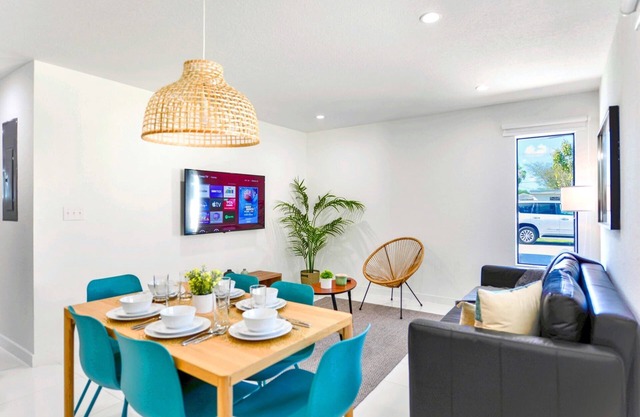 Stunning 3-Bedroom Duplex with Free Parking