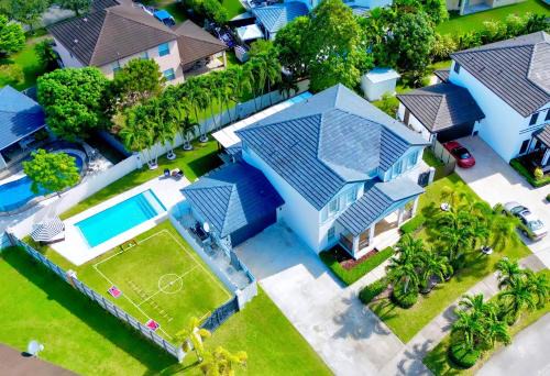 Miami Getaway Heated Pool House Pool Table Villa