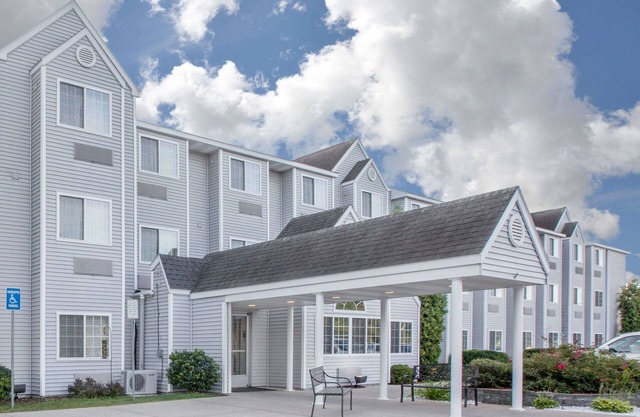 Microtel Inn & Suites by Wyndham Manistee