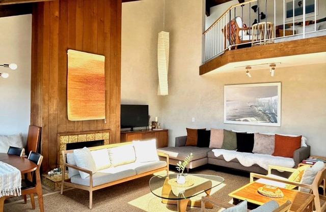 Mid-Century Beach Lodge- 1 Block to Beach!