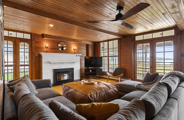 Mid Century Cottage with Crooked Lake Views!