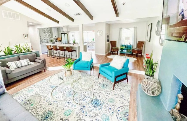Mid-Century home on a private pond, Sleeps 12.