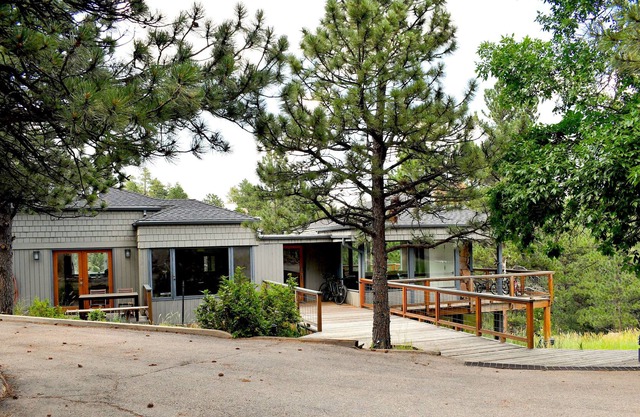Casa Moderna de mediados de siglo con piano de cola, sauna y vistas