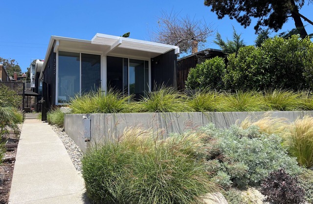 Mid-Century Modern Gem with Views in N. PB/La Jolla. Highly Walkable!