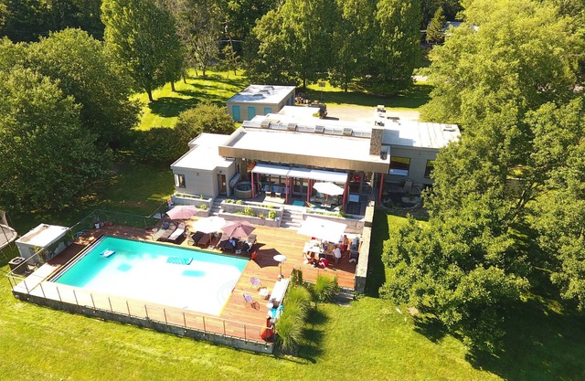 Mediados del siglo modernización Hot tub-Ski-Ver- chimeneas-Pond-30 min a Woodstock