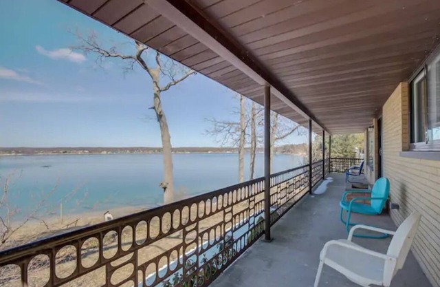 Mid-Century Modern Lake House on Wolf Lake!