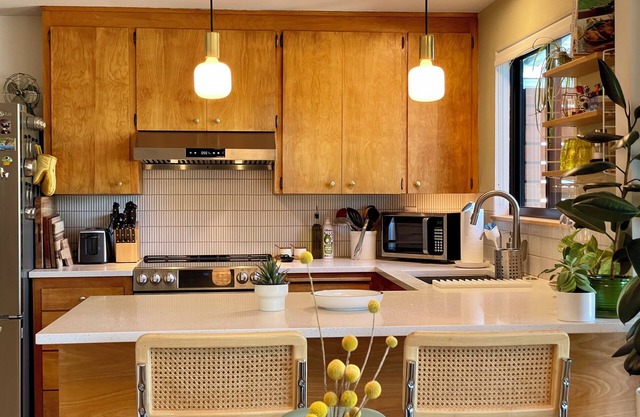 Mid-Century Modern Oasis: Stylish 1BR Retreat