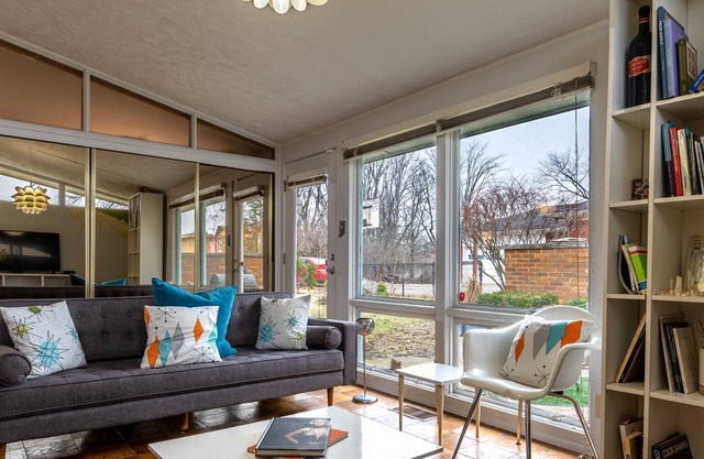 Mid-Century Modern Escape - 8 Mi to Downtown!