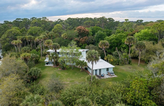 Mid-Century Oasis w/Game Room & Private Patio In The Heart Of Melbourne