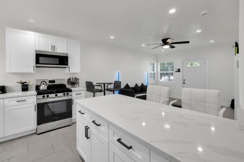Mid-City Retreat With Backyard And Grill