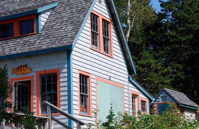 Mid-Coast Maine Island Boathouse: el sueño de un kayakista.