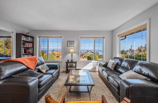 Mid Island Ocean View Paradise B&B