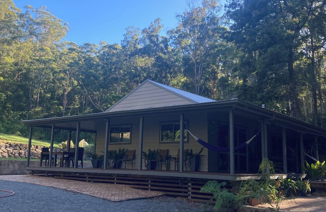 Mid North Coast , coastal Farm house bush retreat , 10mins from services ,