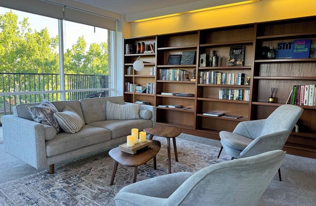 Midcentury 2br apartment in Toorak Close to MCG, Tennis, CBD