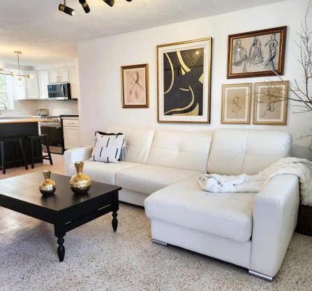 Midcentury Modern Beach Home - 8 min to the beach