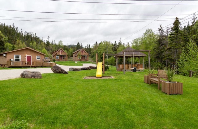 Middle Brook Cottages & Chalets