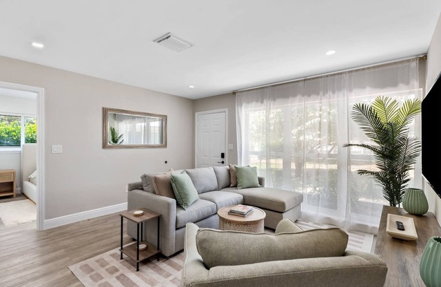Middle River 1 bedroom Suites Unit #1