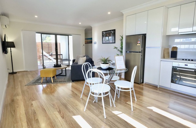 6 Sensational Midland - sleeps 4 -- family perfect