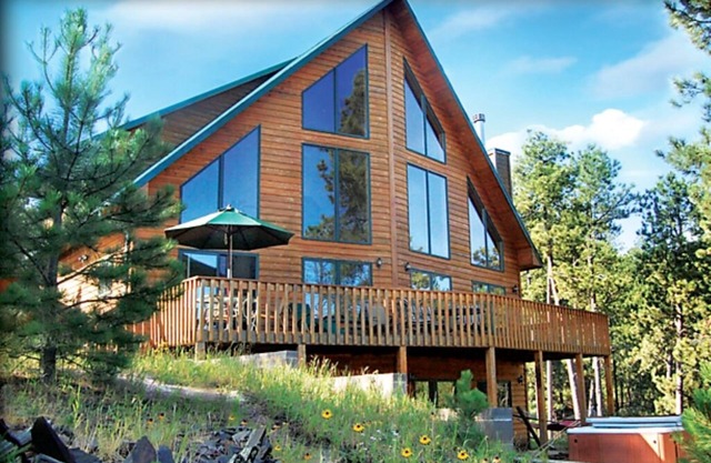 Midnight Blu Beautiful home close to Lake Pactola