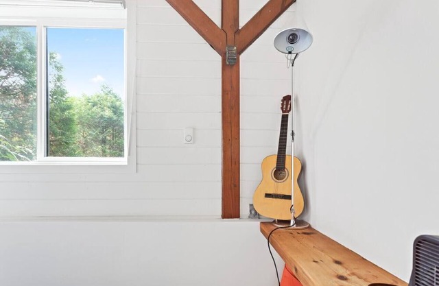Midnight Hideaway: Unique Studio Cabin