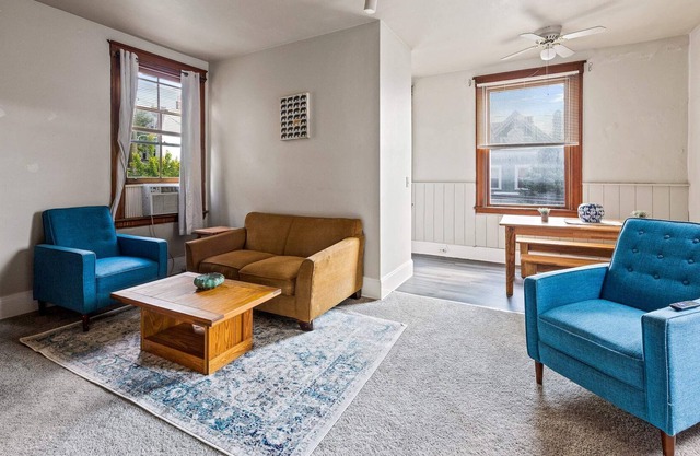 Midtown Apt Near Downtown&U of C - Hangout Unit 2