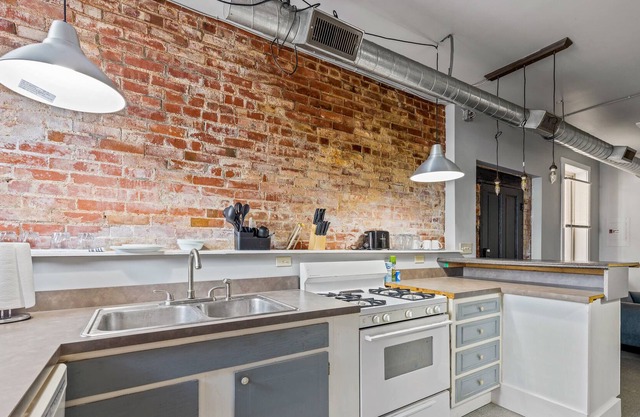 Midtown Apt Near Downtown&U of C - Hangout Unit 3