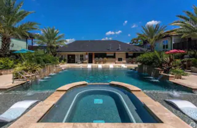 Midtown Blue Retreat │ Bars, Shppng, Rstrnts Near