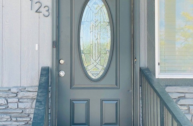 Midtown Hidden Gem Freshly Renovated & Furnished