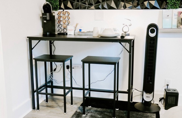 Midtown Houston Studio, Fast Wifi, Late Check Out!