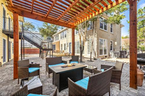 Midtown, Med Center, Dt Home Games Patio Bbq