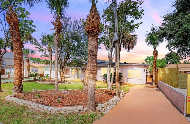 ✨Mighty Little Beach✨ 1B Apartment, Private Patio, Dog Friendly, Walk to Beach❤️