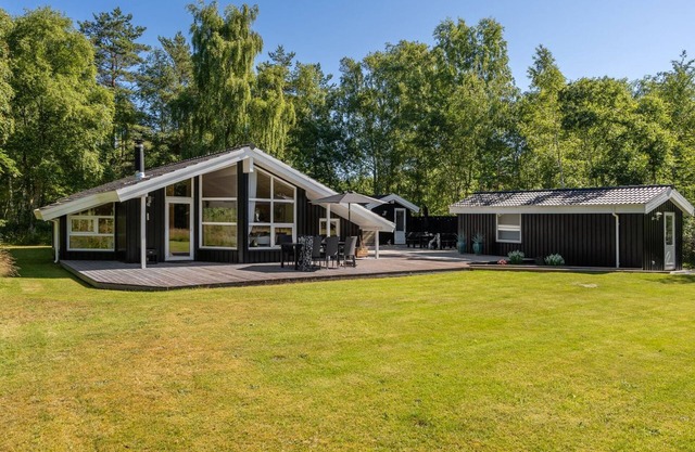 "Mika" - 1km from the sea by Interhome