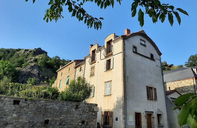 Casa de carácter pueblo clasificado
