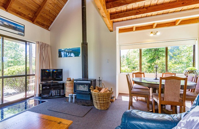 MIKE 'N' MARION'S - NATIONAL PARK HOLIDAY HOME in National Park