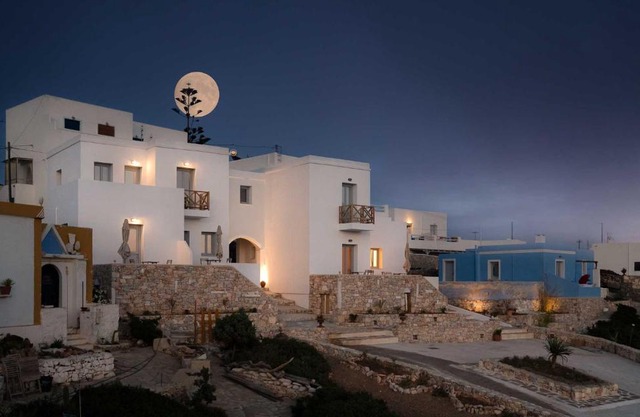 MIKRES CYCLADES DONOUSSA