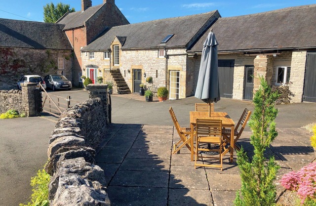 Milkmaids Cottage-UK31860