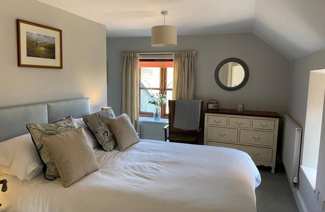 MILL POND COTTAGE, pet friendly, with a garden in Williton
