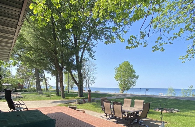 Mille Lacs lakefront 2 bedroom cabin