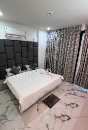 Millennium Suites - Comfy King- Twin Room