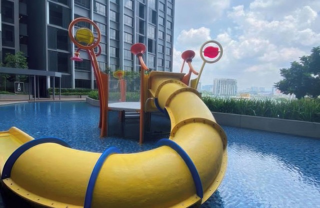 Millerz Square Sky Pool & Ham