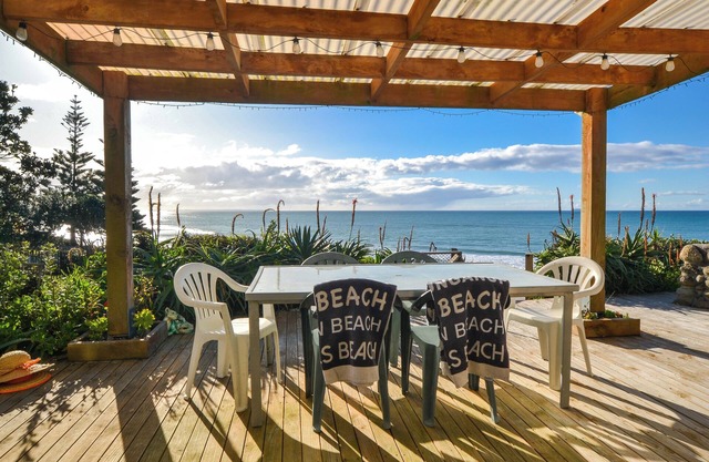 Million Dollar View, Private Beach Access and a Spa Pool