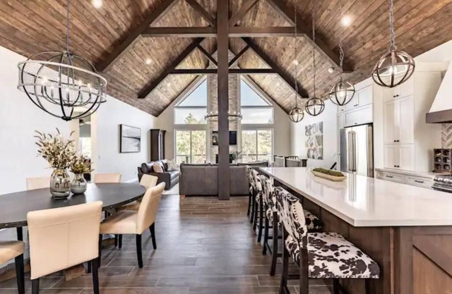 Million Dollar Views at Secluded Mountain Home!