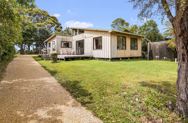 Milnthorpe Cottage - Golden Bay Holiday Home