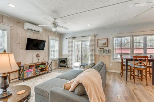 Mineral Bluff Cabin Rental with Private Hot Tub!