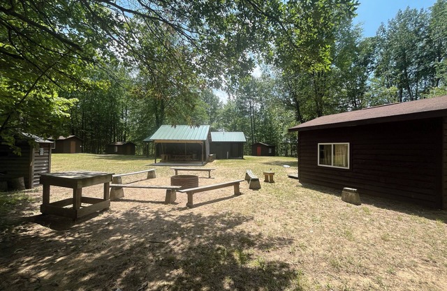 Mini Cabin Paradise -15 individual cabins with Access to Private Lake